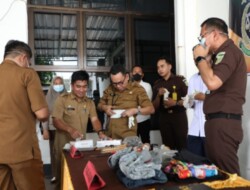 Kejari dan Pemkab Bantaeng Musnahkan Barang Bukti Pidana