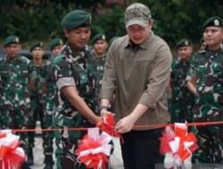 Seskab Letkol Inf Teddy resmikan lapangan tembak Yonif 328