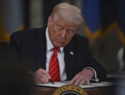 Trump: AS segera naikkan tarif impor dari China menjadi 125 persen