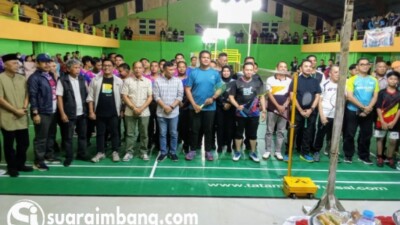 Bupati Bantaeng, M. Fathul Fauzy Nurdin, membuka secara resmi Turnamen Bulu Tangkis Bupati Bantaeng Cup 2025