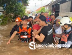 Tim SAR Gabungan Evakuasi 11 Warga Bantaeng yang Terjebak Banjir dengan Cepat dan Tepat