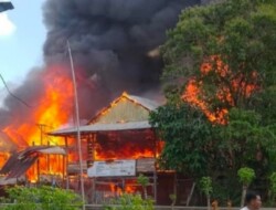 Kebakaran Hebat di Wajo, Tujuh Rumah Panggung Terbakar