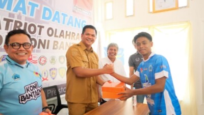 Bupati Bantaeng memberikan arahan kepada atlet Futsal Bantaeng