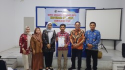 Koperasi Inti Sari Bantaeng Terima Penghargaan Koperasi Sehat dan RAT Tepat Waktu