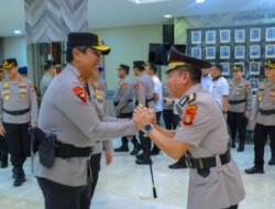 Kapolda Sulsel Beri Penghargaan kepada Karolog yang Purna Tugas