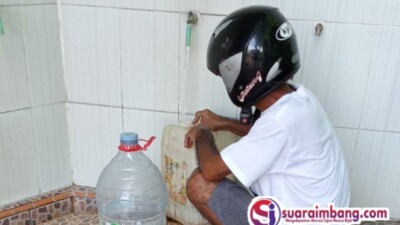 Air PDAM Macet Dua Minggu, Warga Manfaatkan Masjid