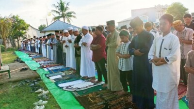 Jamaah Padati Salat Idul Adha di Lapangan BSP Samata Gowa