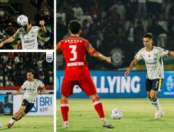 Tertinggal Lalu Bangkit, Persib Bawa Pulang 3 Poin