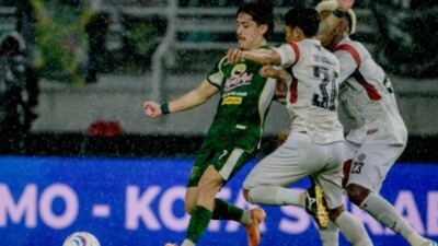 Tiga Gol Bajul Ijo Kalahkan Madura United